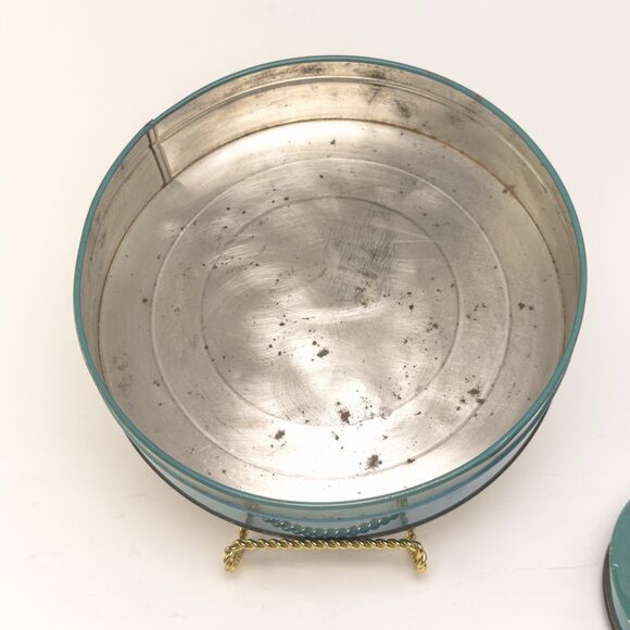 Vintage Boulevard Candy Co Tin Cottage Scene Floral Decor 9” Round Patina - Picture 6 of 8